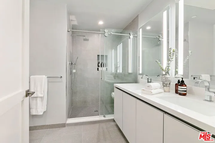 1001 N Fairfax Avenue Ph1, West Hollywood, California 90046
