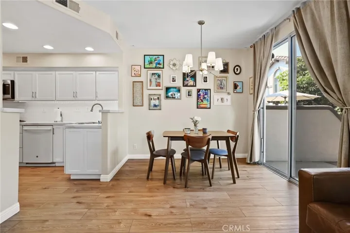 Kitchen, Dining, Outdoors!