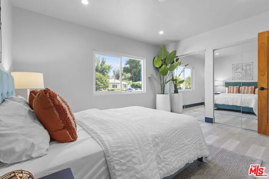 17660 Martha Street, Encino, California 91316 home-pic-6