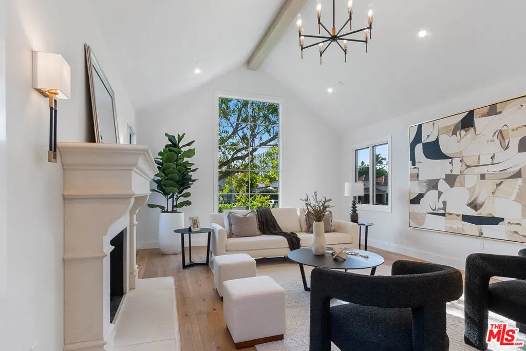 832 S Muirfield Road, Los Angeles, California 90005 home-pic-6