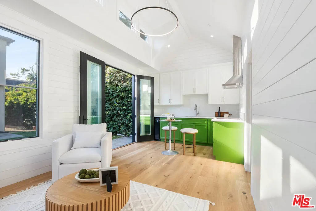 832 S Muirfield Road, Los Angeles, California 90005 home-pic-22