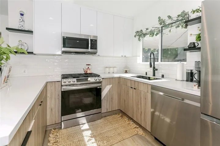 10654 Mcclemont Avenue, Tujunga, California 91042