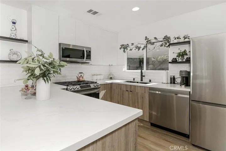10654 Mcclemont Avenue, Tujunga, California 91042