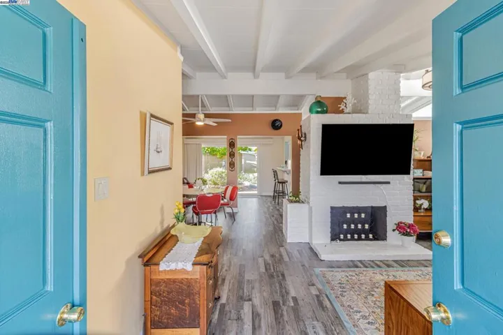 1061 Currant Way, Hayward, California 94545-2407