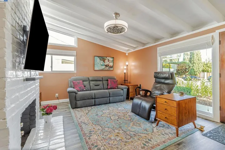 1061 Currant Way, Hayward, California 94545-2407