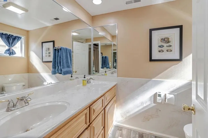 1061 Currant Way, Hayward, California 94545-2407