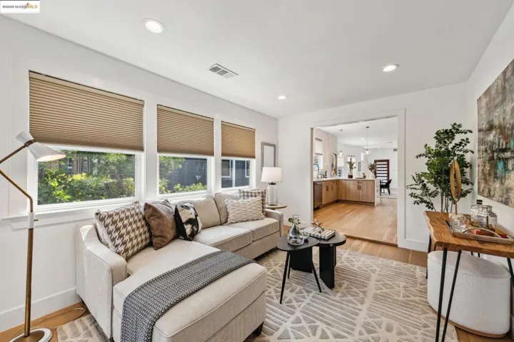 934 Apgar St, Oakland, California 94608