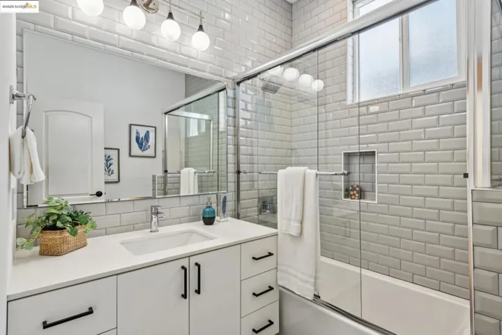 934 Apgar St, Oakland, California 94608