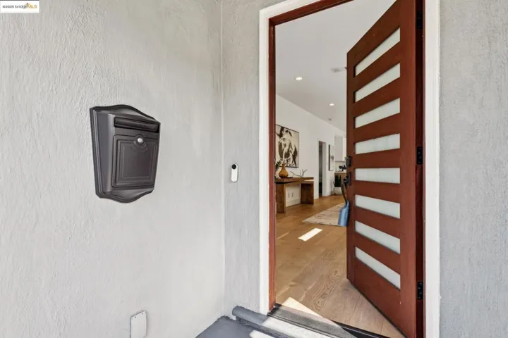934 Apgar St, Oakland, California 94608
