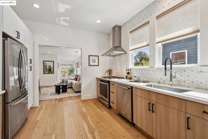934 Apgar St, Oakland, California 94608