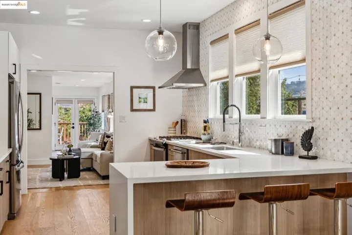 934 Apgar St, Oakland, California 94608