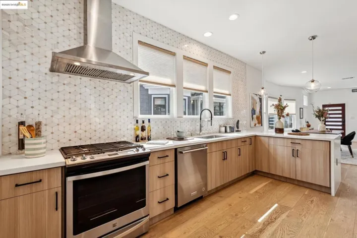 934 Apgar St, Oakland, California 94608