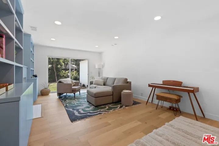 3726 Olmsted Avenue, Los Angeles, California 90018