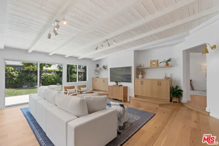 3726 Olmsted Avenue, Los Angeles, California 90018