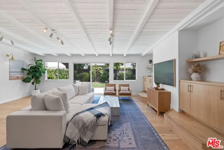 3726 Olmsted Avenue, Los Angeles, California 90018