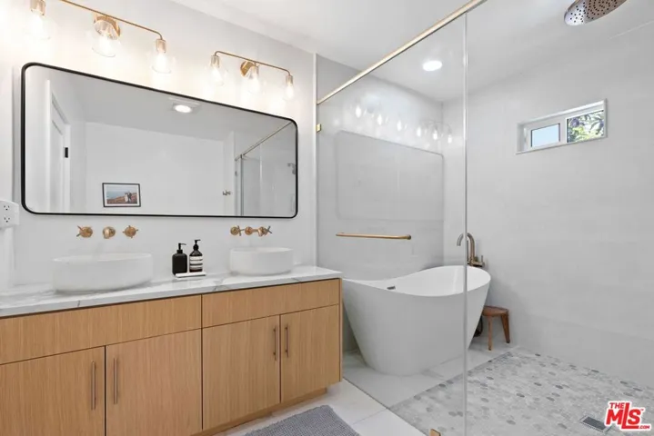 3726 Olmsted Avenue, Los Angeles, California 90018