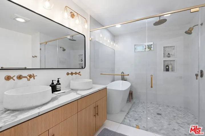 3726 Olmsted Avenue, Los Angeles, California 90018