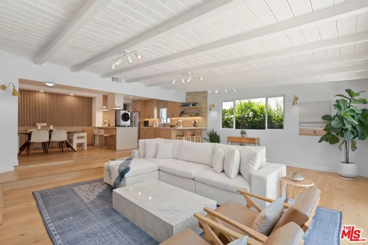 3726 Olmsted Avenue, Los Angeles, California 90018