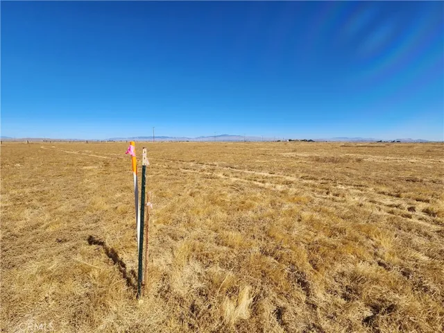 1 Ac 72nd Street W, Lancaster, California 93536