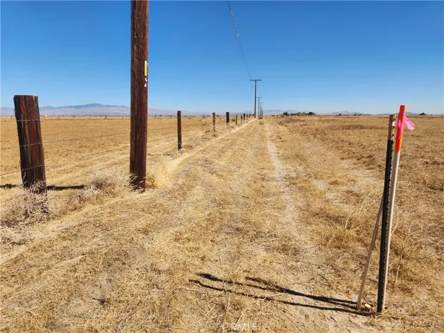 1 Ac 72nd Street W, Lancaster, California 93536