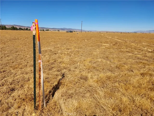1 Ac 72nd Street W, Lancaster, California 93536