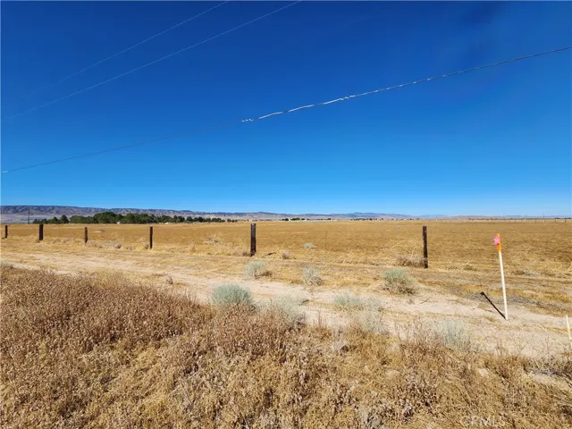 1 Ac 72nd Street W, Lancaster, California 93536