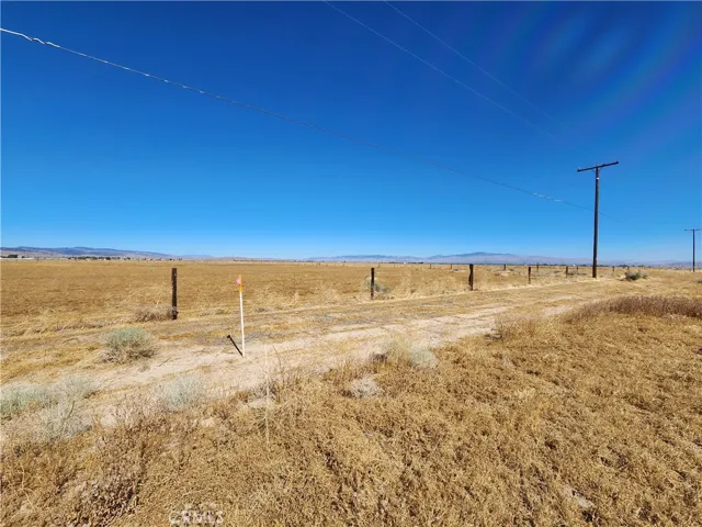 1 Ac 72nd Street W, Lancaster, California 93536