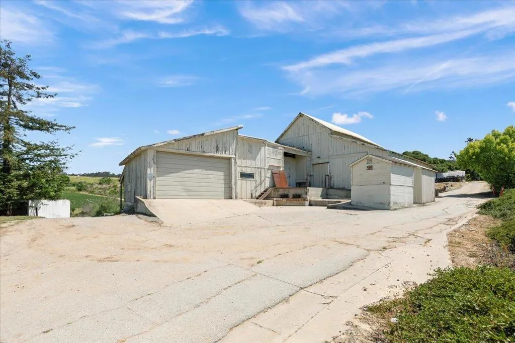 Garage/Barn/Workshops/Cold Storage