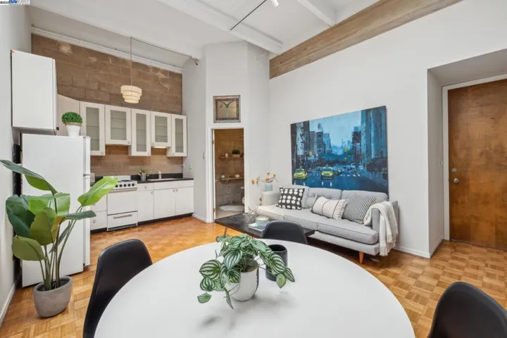 2112 West St 2, Oakland, California 94612