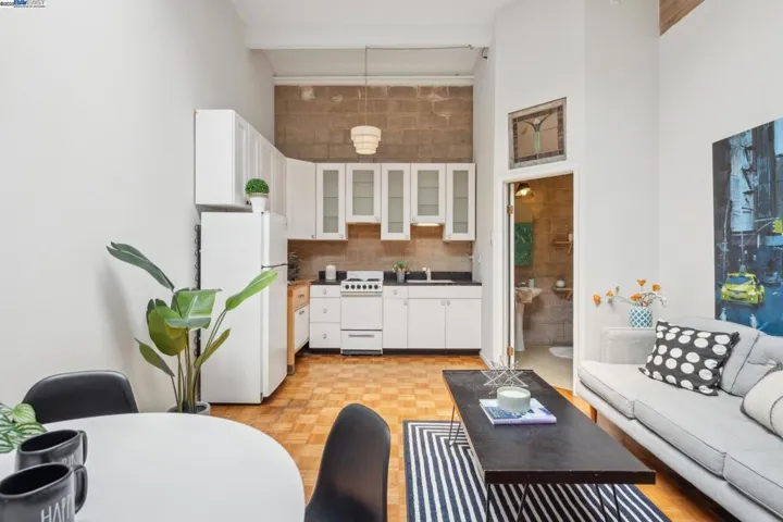 2112 West St 2, Oakland, California 94612