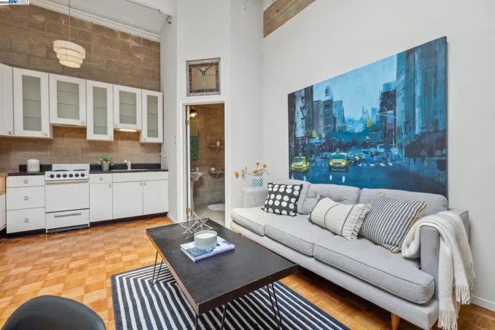 2112 West St 2, Oakland, California 94612