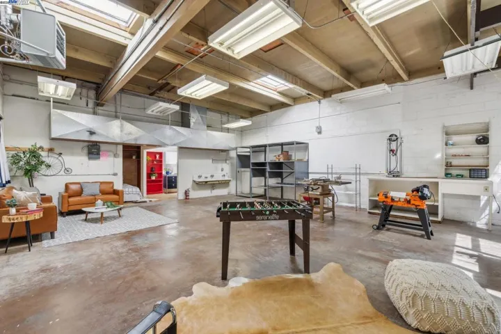 2112 West St 2, Oakland, California 94612