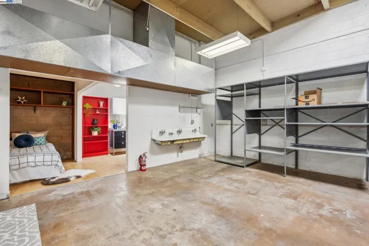2112 West St 2, Oakland, California 94612