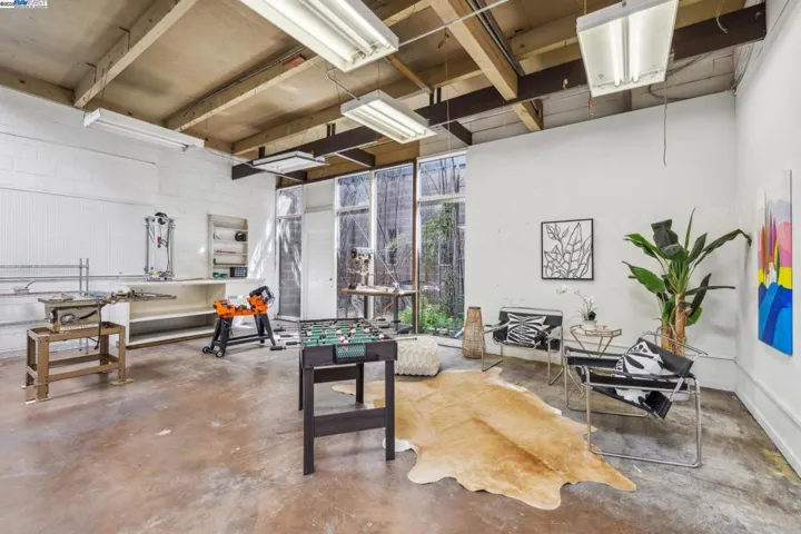 2112 West St 2, Oakland, California 94612