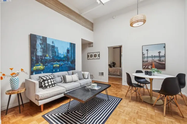 2112 West St 2, Oakland, California 94612