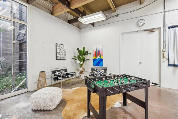 2112 West St 2, Oakland, California 94612