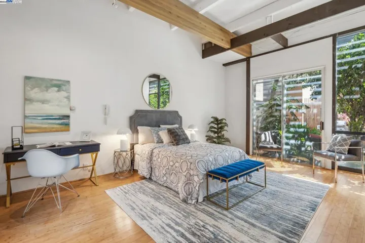 2112 West St 2, Oakland, California 94612