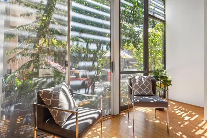 2112 West St 2, Oakland, California 94612