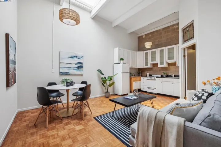 2112 West St 2, Oakland, California 94612