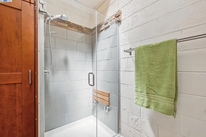 2112 West St 2, Oakland, California 94612