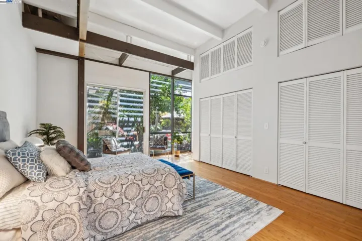 2112 West St 2, Oakland, California 94612