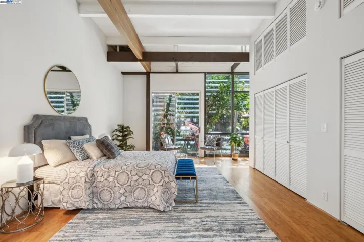 2112 West St 2, Oakland, California 94612