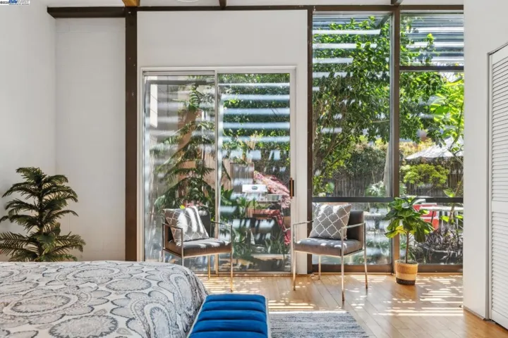2112 West St 2, Oakland, California 94612