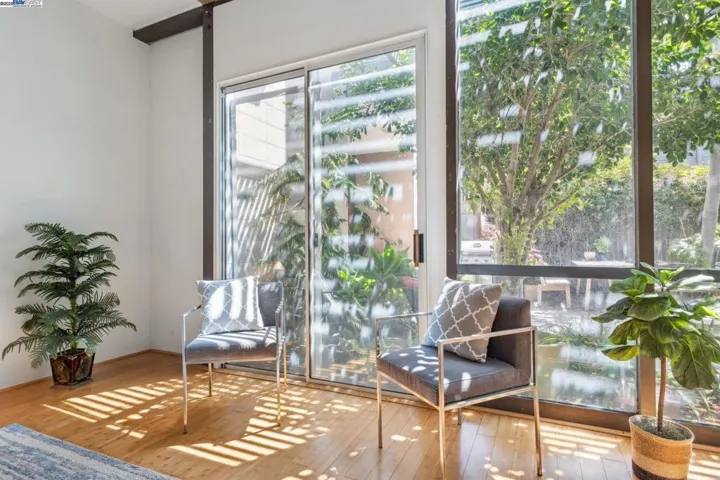 2112 West St 2, Oakland, California 94612