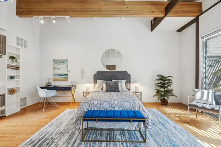 2112 West St 2, Oakland, California 94612