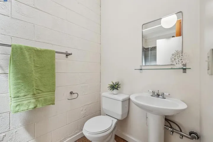 2112 West St 2, Oakland, California 94612