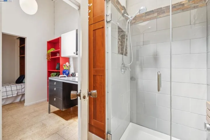 2112 West St 2, Oakland, California 94612