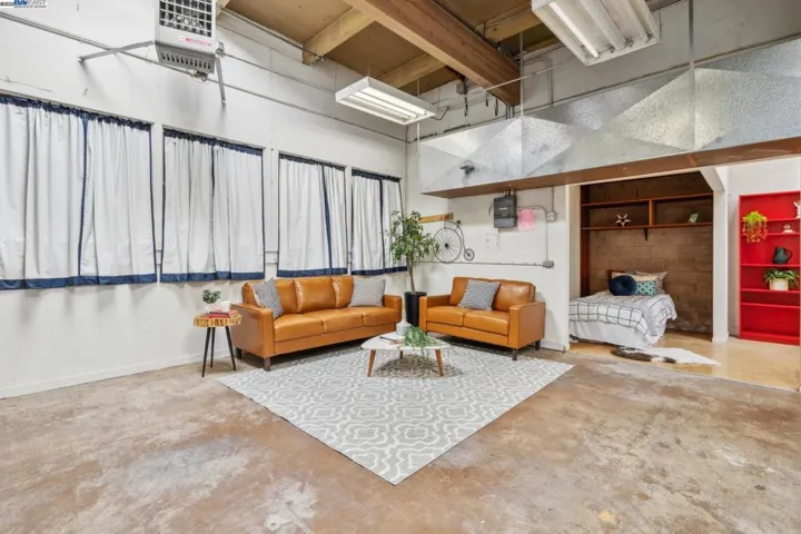 2112 West St 2, Oakland, California 94612
