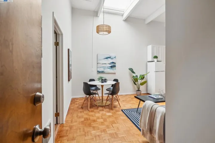 2112 West St 2, Oakland, California 94612