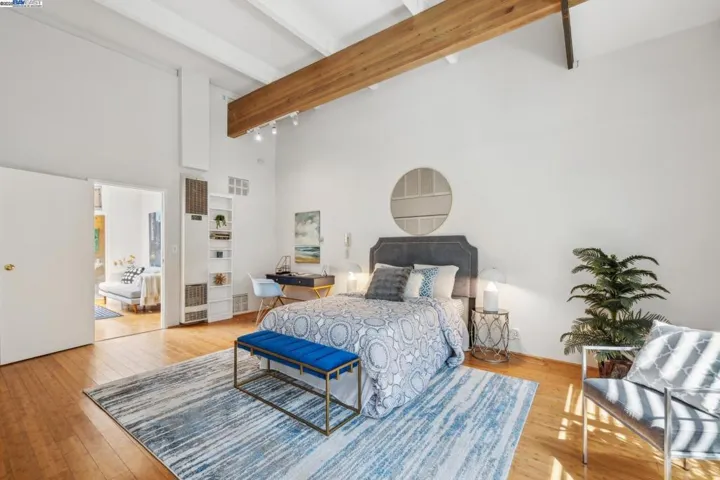 2112 West St 2, Oakland, California 94612